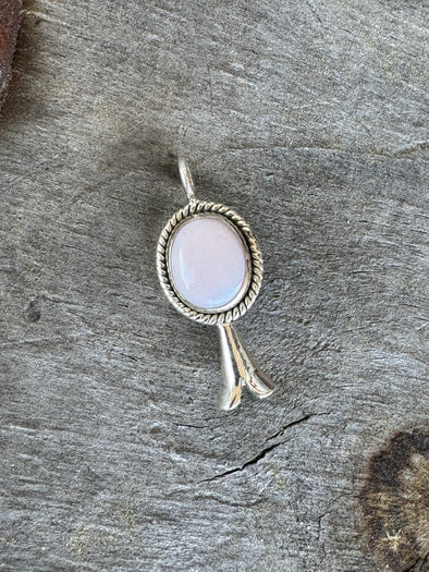 Native Made Pink Conch Pendant